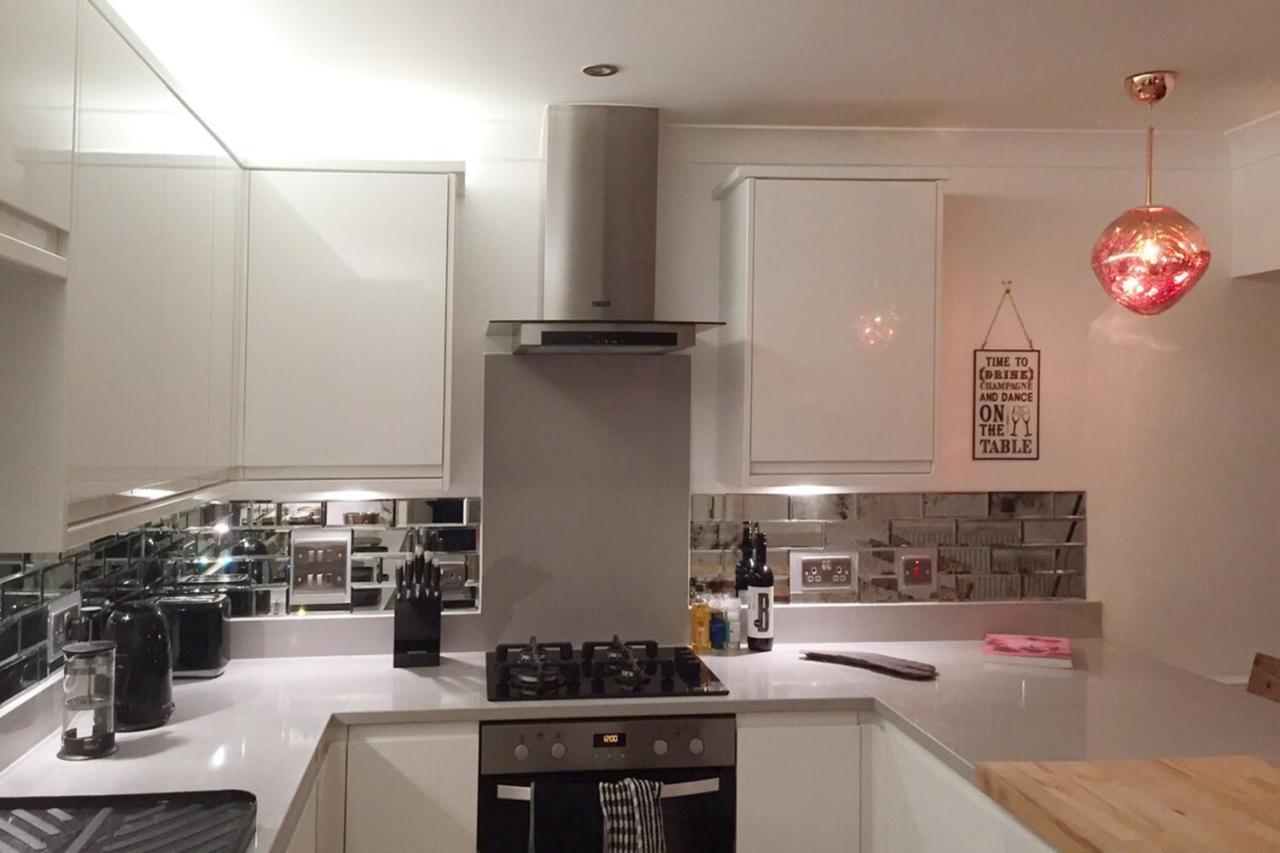 Spacious 1 Bedroom Split Level Old Pub Conversion Tower Bridge London Exterior photo