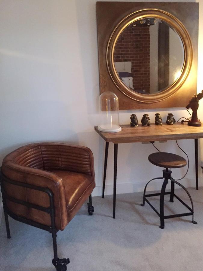 Spacious 1 Bedroom Split Level Old Pub Conversion Tower Bridge London Exterior photo